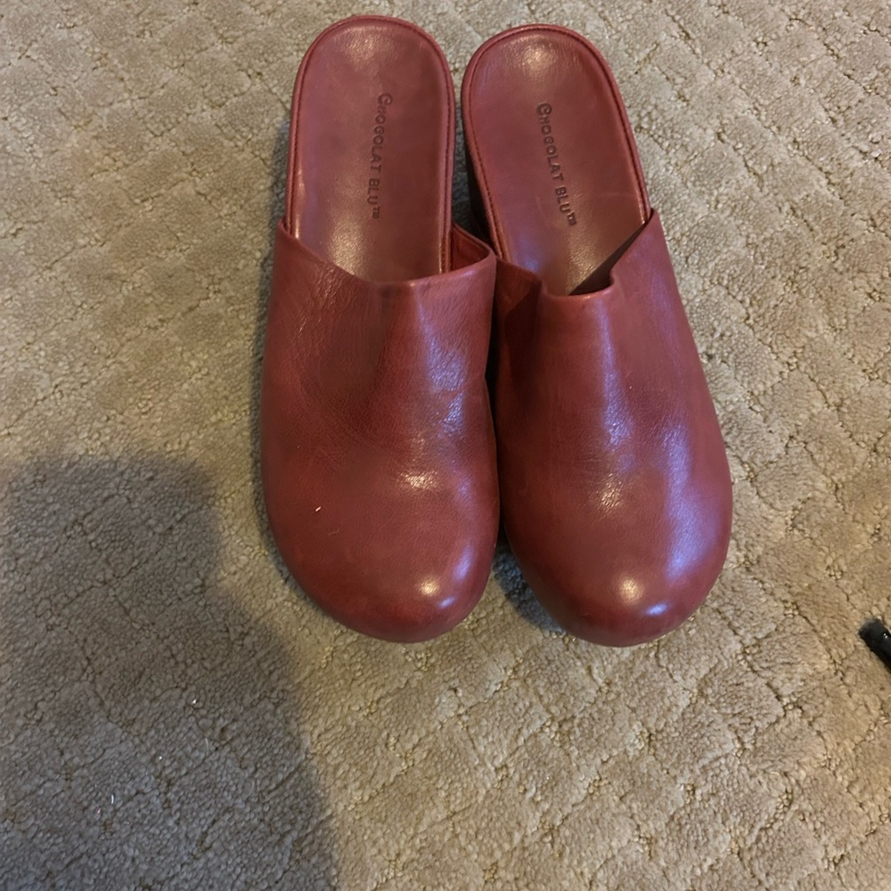 NWT Chocolat Blu Women's Red Leather Mules size 8.5